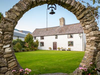 Tal-y-Bryn